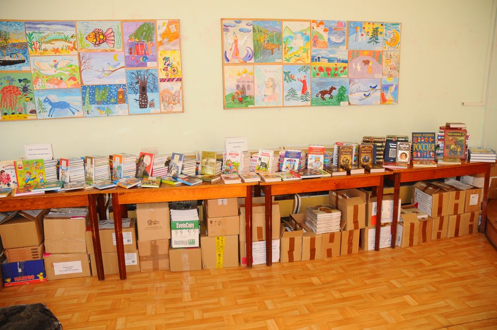 Вручение книг в детской библиотеке им. А.П. Гайдара